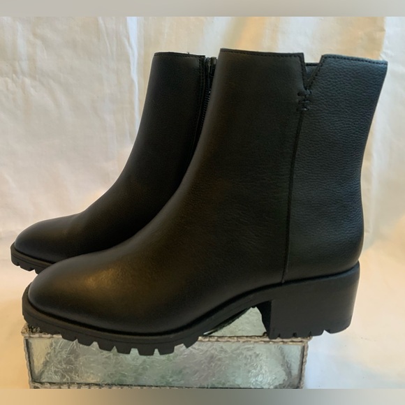 NWOB CROWN VINTAGE BLACK LEATHER ANKLE SIDE-ZIP BOOTS IN SIZE 6M - Picture 2 of 15